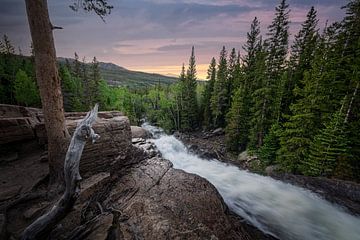 Chutes de l'Alberta pendant le coucher du soleil