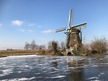 Zijllaan moulin Leiderdorp en hiver avec de la glace sur Carel van der Lippe