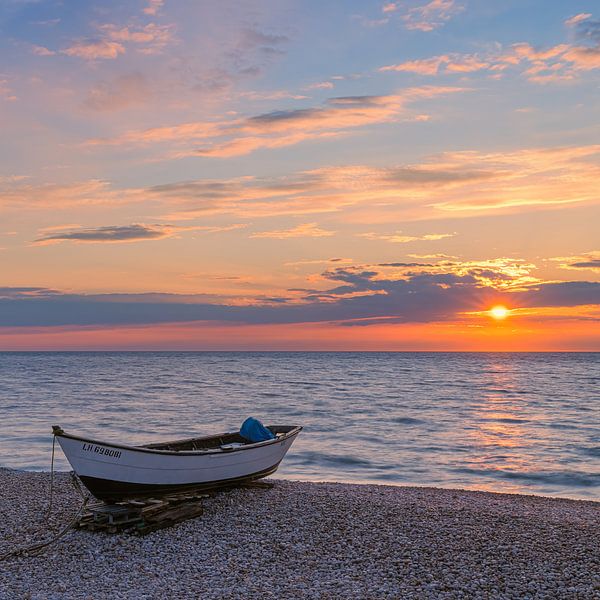 Zonsondergang op het strand van Etretat, Normandië, Frankrijk van Henk Meijer Photography