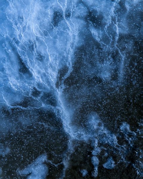 Beautiful structures in the ice on the Wadden Sea in Friesland. by Jos Pannekoek