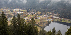 Luftaufnahme des Lac de Gérardmer im Herbst von Imladris Images