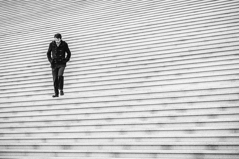 Schwarz auf weißer Treppe von Guy Lambrechts Fotografie