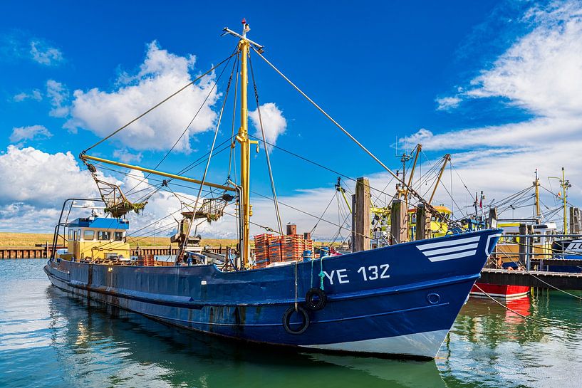 Between tide and tradition by Ria Overbeeke