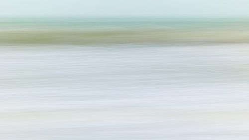 Natur. Sanfte Pastelltöne der Wellen der Nordsee im winterlichen Morgenlicht. Bildformat 16:9