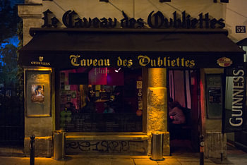 Discover the Magic of Le Caveau des Oubliettes: Where Music and History Come Together!