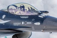 Close up beeld op de Belgische F-16 solo display piloot Vador van het 1sqn in Florennes.