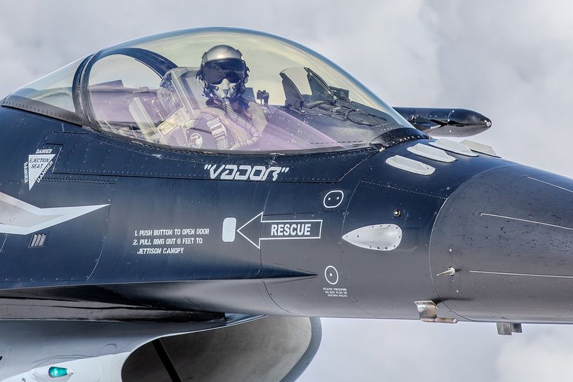 Gros plan sur le F-16 belge du pilote Vador de la 1sqn à Florennes. par ross_impress