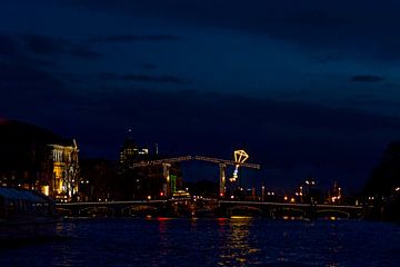 Magere bridge Amsterdam by night von gea strucks