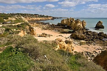 Felsformationen aus Sandstein an der Algarve von insideportugal