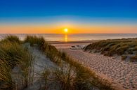 Zonsondergang aan het strand van Texel van Pieter van Dieren (pidi.photo) thumbnail