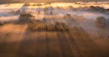 Boven de wolken 3 van Bart Ceuppens