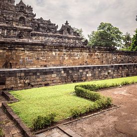 The magical Borobudur temple in Java, Indonesia. by Made by Voorn