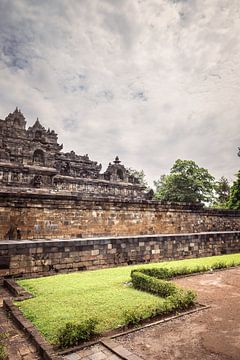 De magische Borobudur tempel op Java, Indonesië. van Made by Voorn