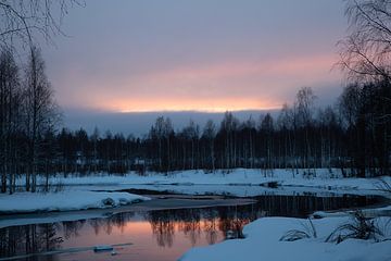 Winteravond in Zweeds Lapland - Stilte in Vidsel van Fototante