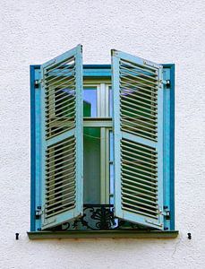 Öffnen Sie.... (Fenster mit offenen Jalousien)