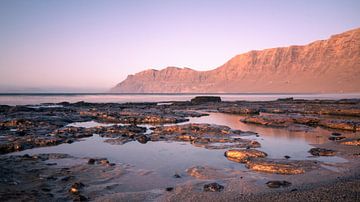 Golden hour at Playa Famara | Panorama | Travel Photography by Daan Duvillier | Dsquared Photography
