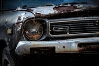 Een verlaten geroeste oldtimer Datsun 120y uit 1973 van Paul Wendels thumbnail