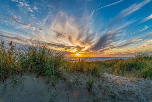dunes et mer du Nord au coucher du soleil