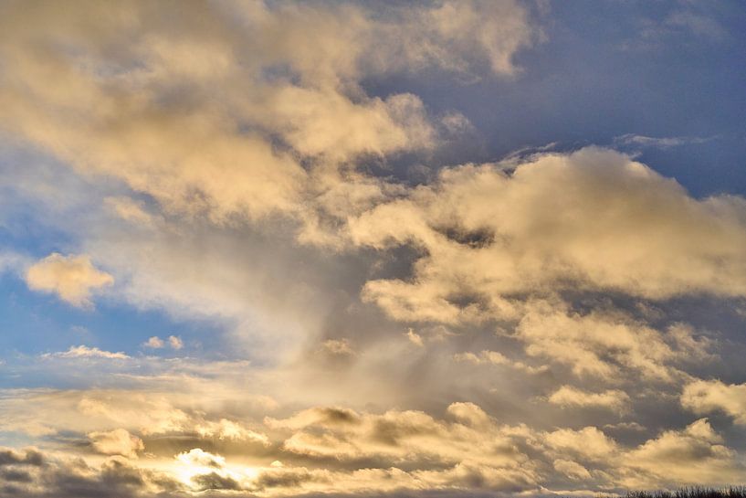 Sky with clouds by Sjoerd van der Hucht