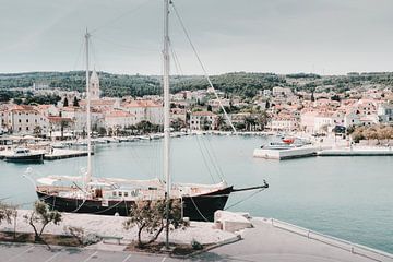 Supetar, havenplaats van Brac, Kroatië
