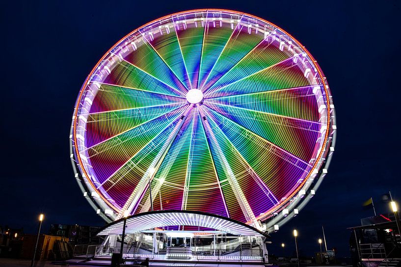 Ferris wheel on sandvoort boulevard. by Arthur Bruinen
