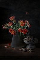 Flower power in the dark #2 : Red yellow flowers with walnuts