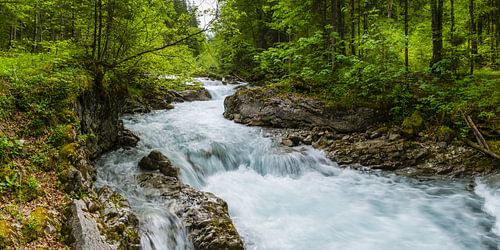 de wilde en romantische Oybach in het Oytal bij Oberstdorf in de Allgäu