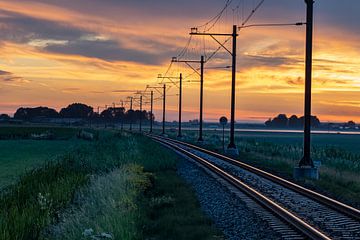 spoorlijn zonsondergang van Jan Willem Oldenbeuving