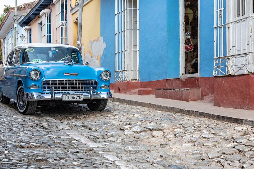 Blauer Chevrolet in Trinidad von Tilo Grellmann