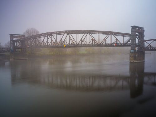 Maagdenburg - De hefbrug op een mistige dag in november