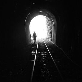 Licht aan het einde van de tunnel von Leen Denckens