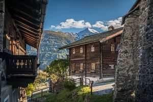 Historische Häuser im Dorfzentrum von Obermauern, Virgental