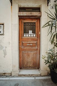 Oude deur met post van Daniel Houben