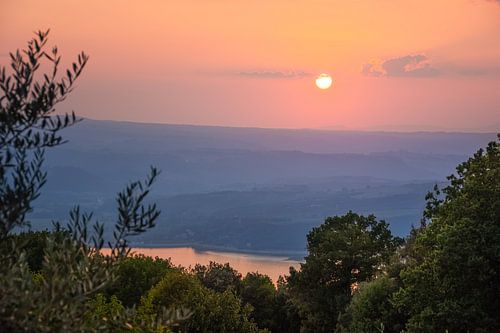 Zonsondergang bij Lago di Corbara, Italië