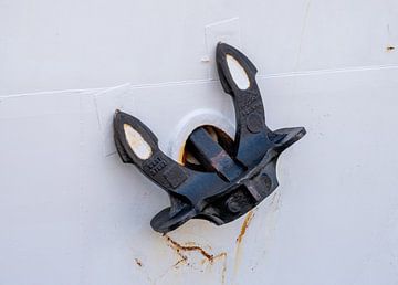 Ship's anchor with part of the ship's bow