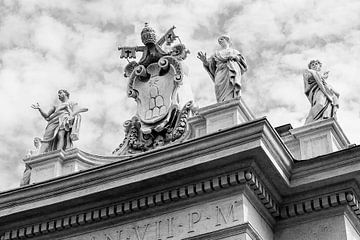 Statues de la basilique Saint-Pierre de la Cité du Vatican à Rome, en Italie.