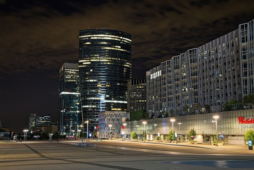 La Defense @ Night by Rob Boon