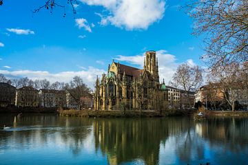 Deutschland, Berühmte stuttgart feuersee gotische kirche am wassersee von adventure-photos