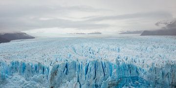 Gletsjer Pinto Moreno in Patagonië, Argentinië van Armin Palavra