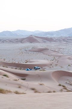 Wildkamperen in de Rub al Khali woestijn, Oman van The Book of Wandering