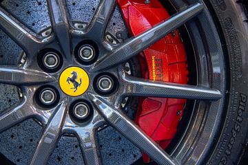 Ferrari Detail: Kraft im Design von Marco Leeggangers