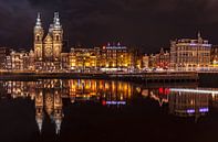 Nachtfoto Prins Henderikkade met de Sint-Nicolaaskerk by René Rollema thumbnail