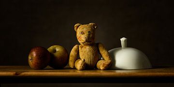 Still life teddy bear by Monique van Velzen