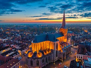 Kampen Bovenkerk dans la vieille ville au coucher du soleil