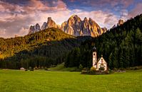 Kapel in de Dolomieten, Italië van Adelheid Smitt thumbnail