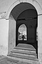 Dubbel doorkijkje in Matera in zwart-wit van iPics Photography thumbnail