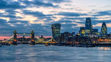 LONDON 02 by Tom Uhlenberg