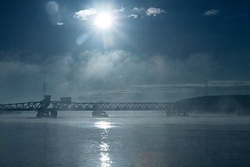 Brücke in der Morgensonne von Wim Heirbaut