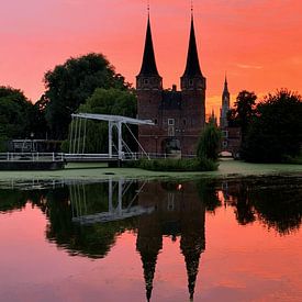 De Oostpoort in Delft met zonsondergang van PixelPower