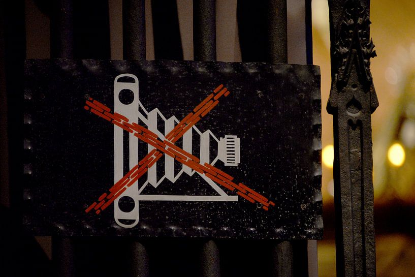 Verboden foto´s te maken by Maren Oude Essink